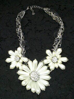 Simply Vera Vera Wang Multistrand Necklace White Flowers w Rhinestones Amazing!
